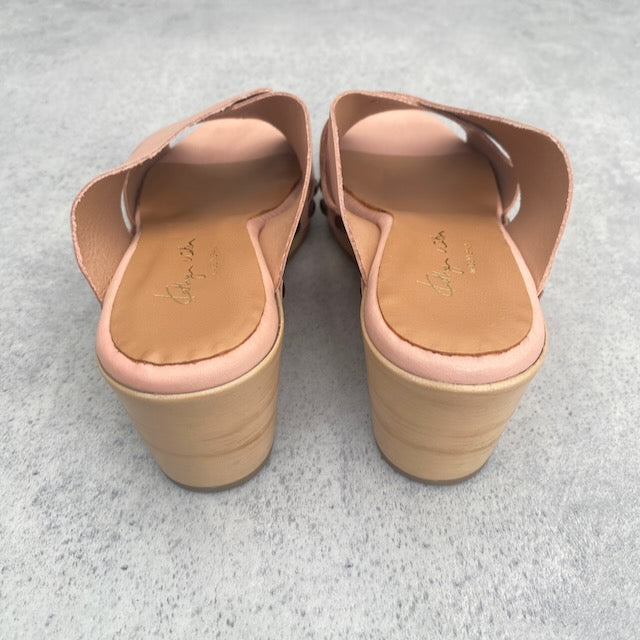 KW Calabasas Slide - Size 38