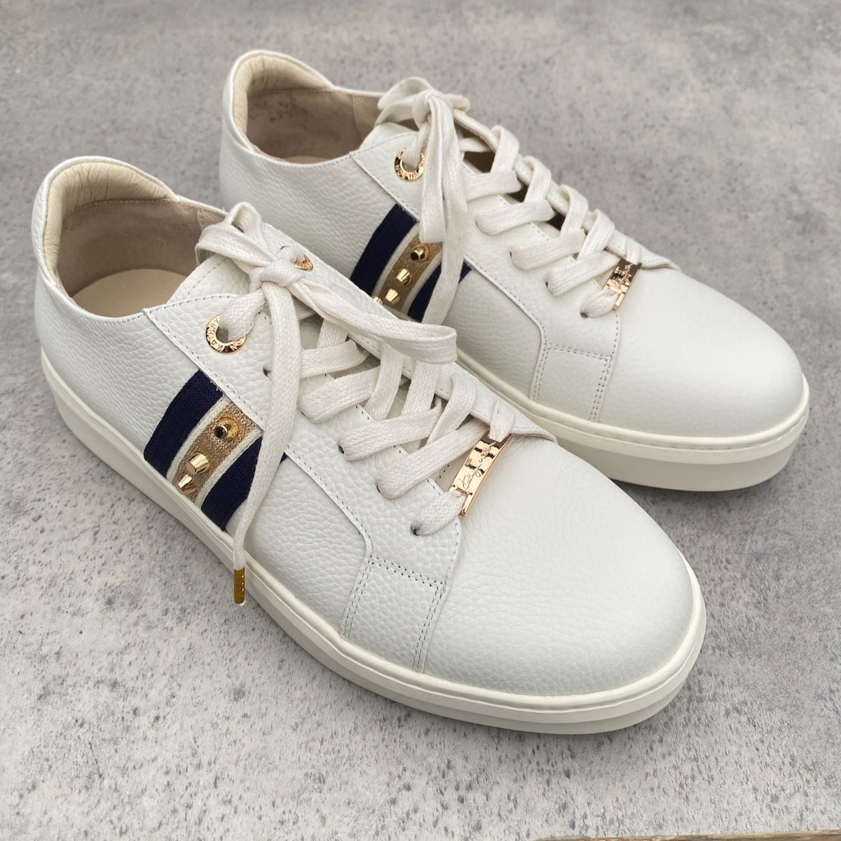 KW Caine Trainer